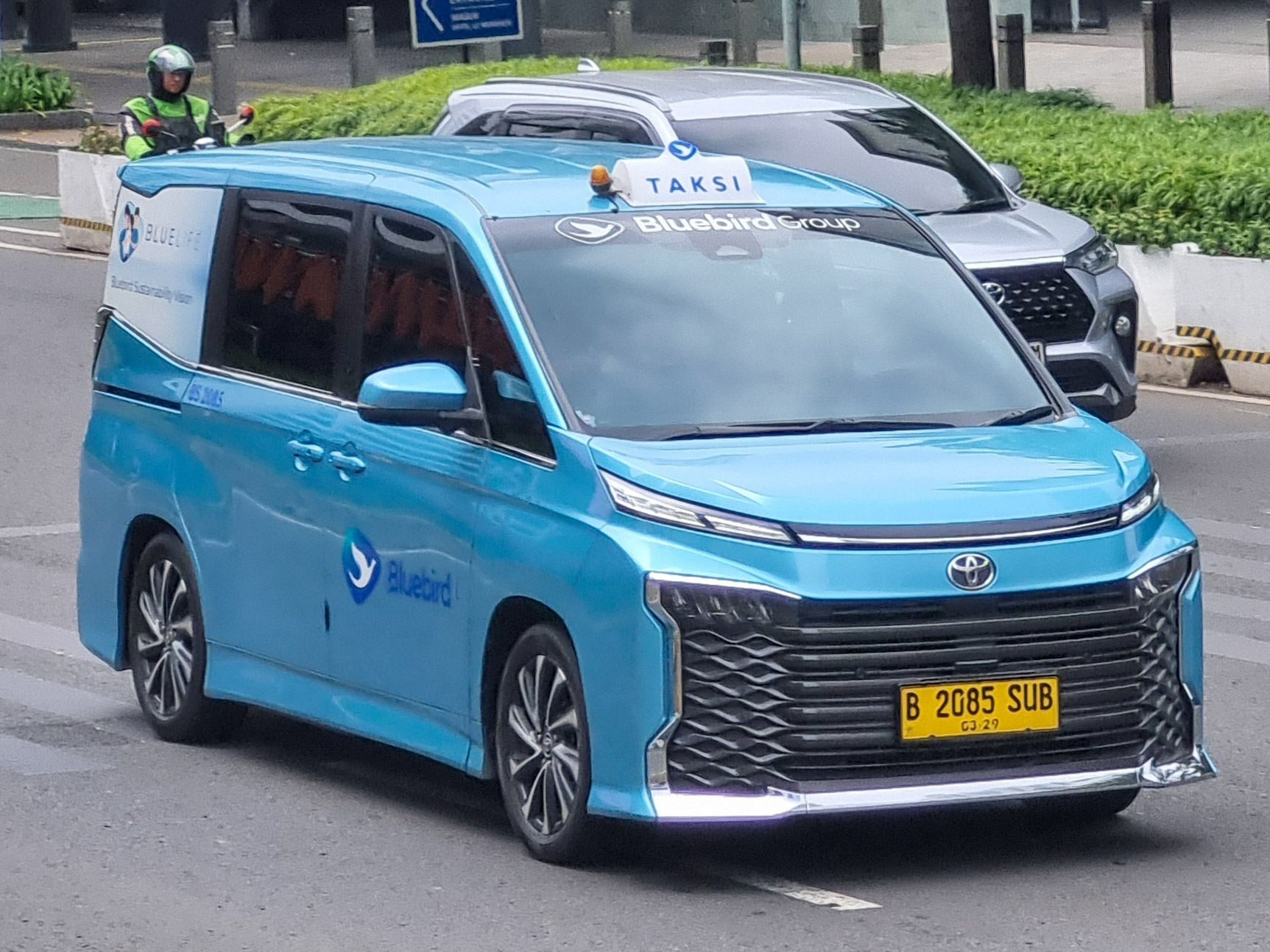 B 2085 SUB, Toyota Voxy 4th gen (R90), 2022–