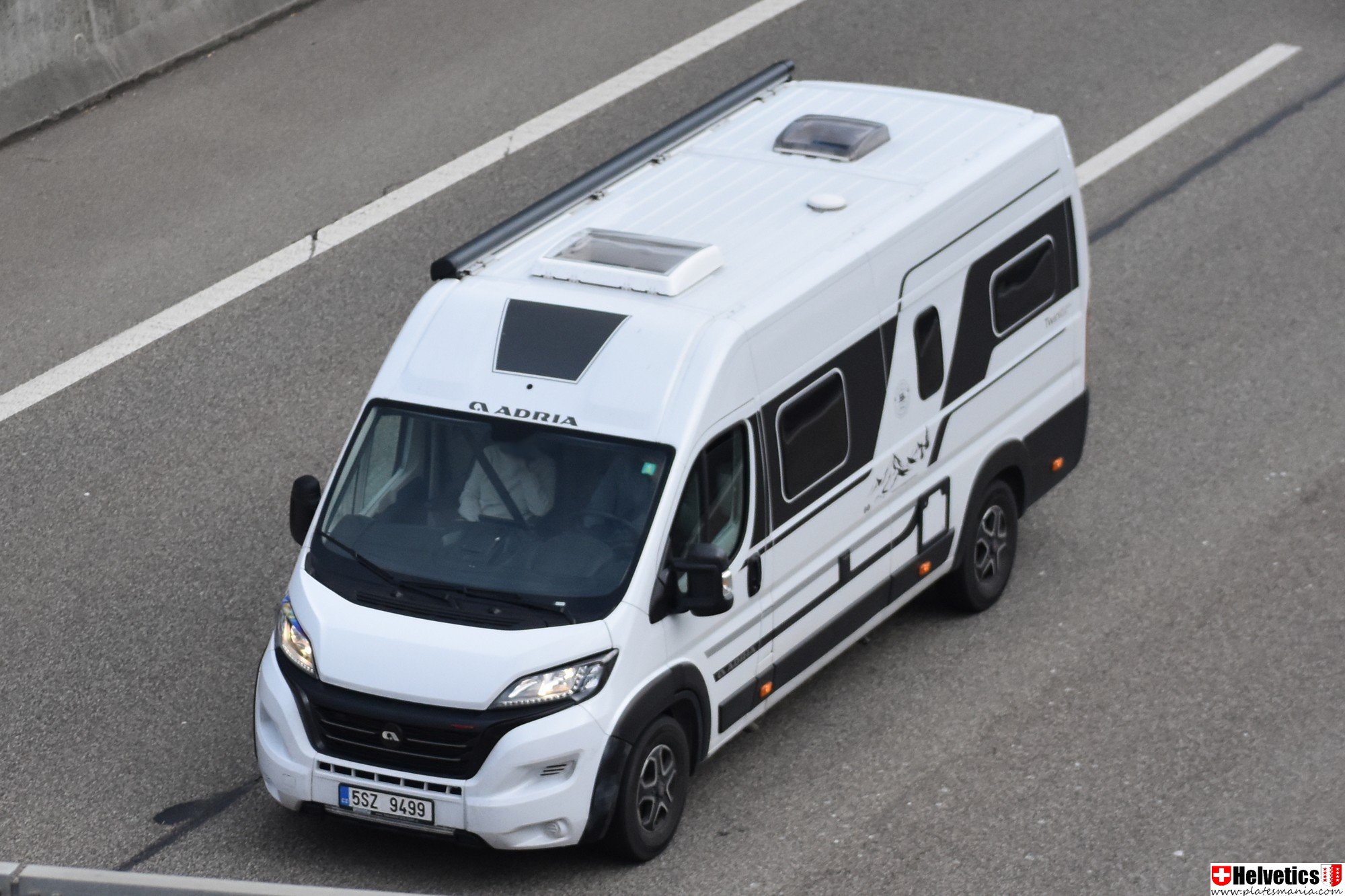 5SZ 9499, Adria Twin 