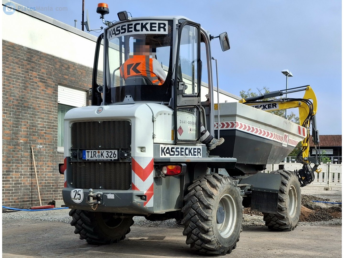 TIR K 326, Wacker Neuson DW-Series 