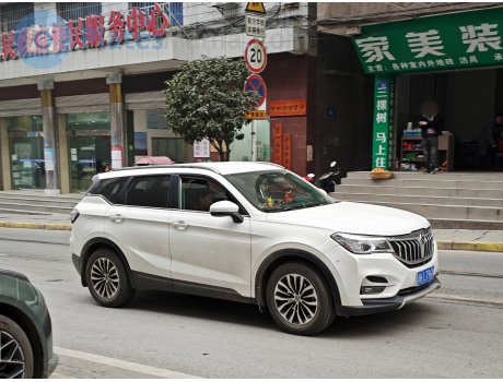 川K·L796N, Brilliance (Huachen Zhonghua) V6