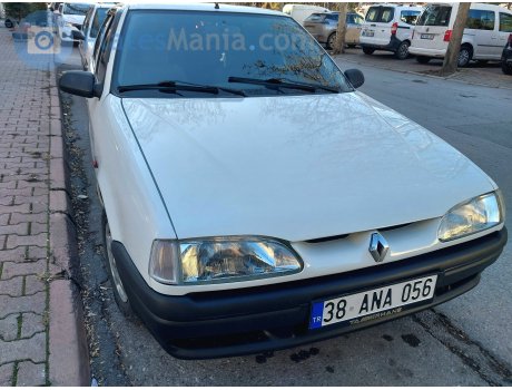 38 ANA 056, Renault 19