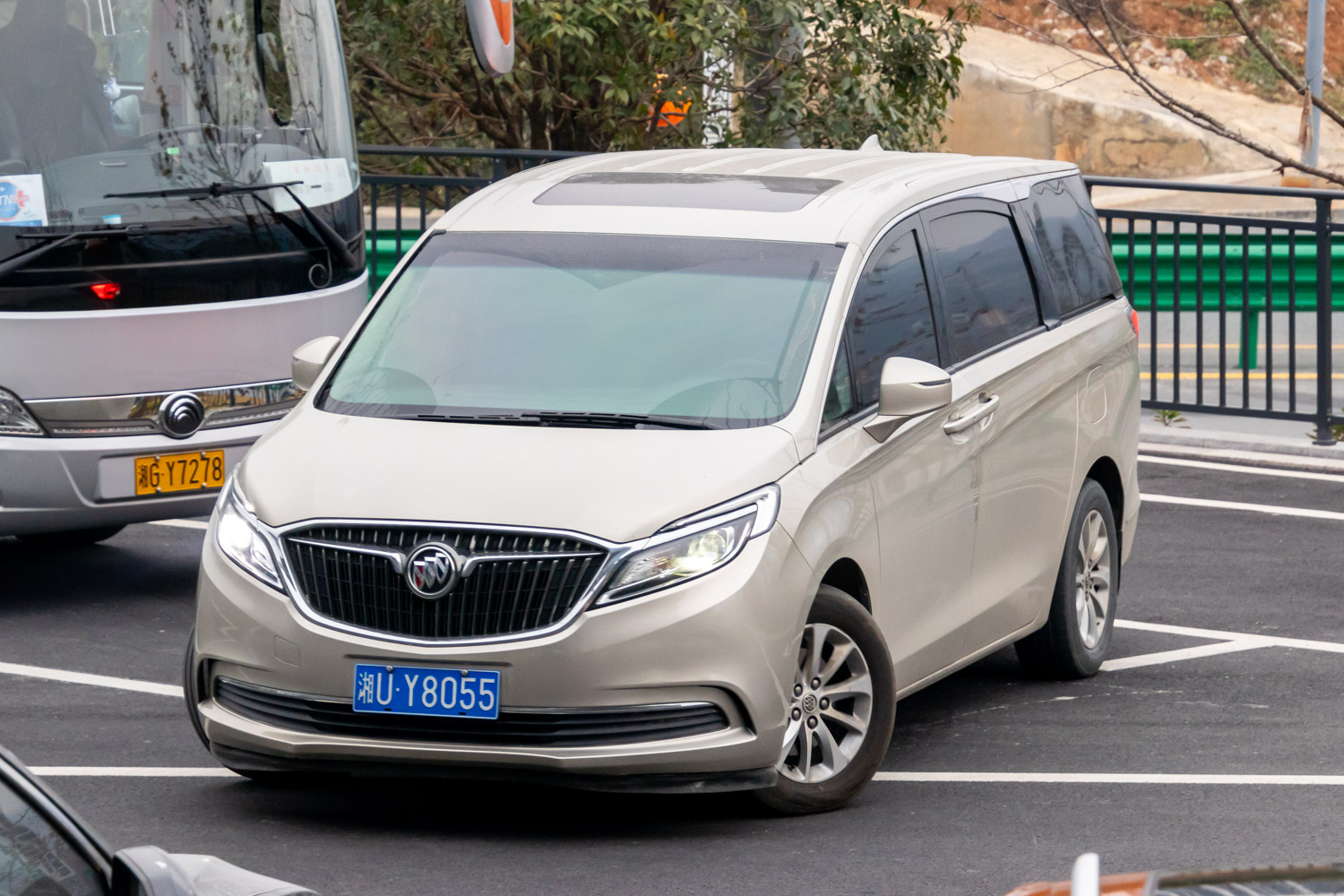 湘U·Y8055, Buick GL8 3rd gen (SGM358), 2016–2020