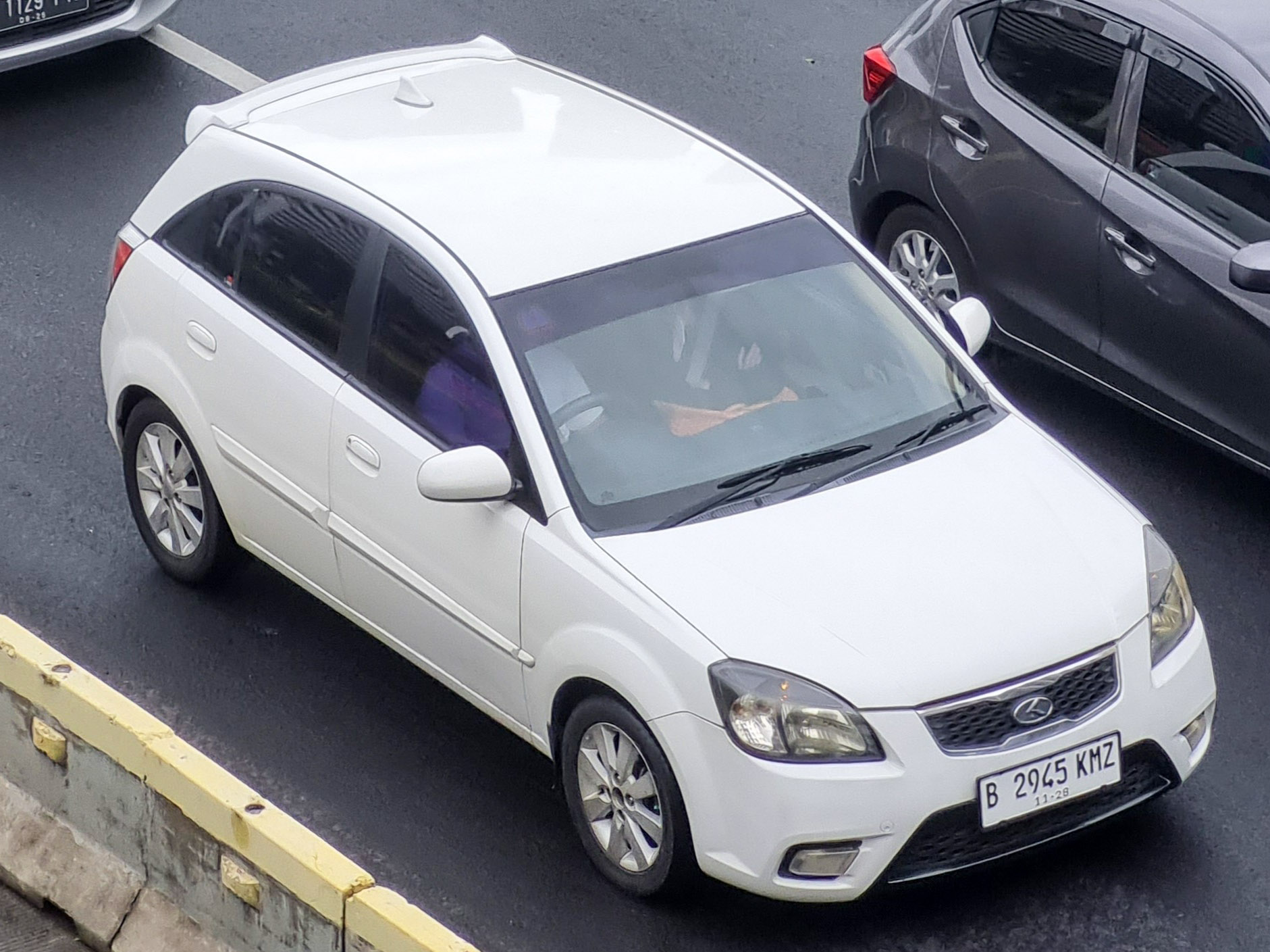 B 2945 KMZ, Kia Pride 2nd gen Hatch (JB; KR-market), facelift, 2009–2011