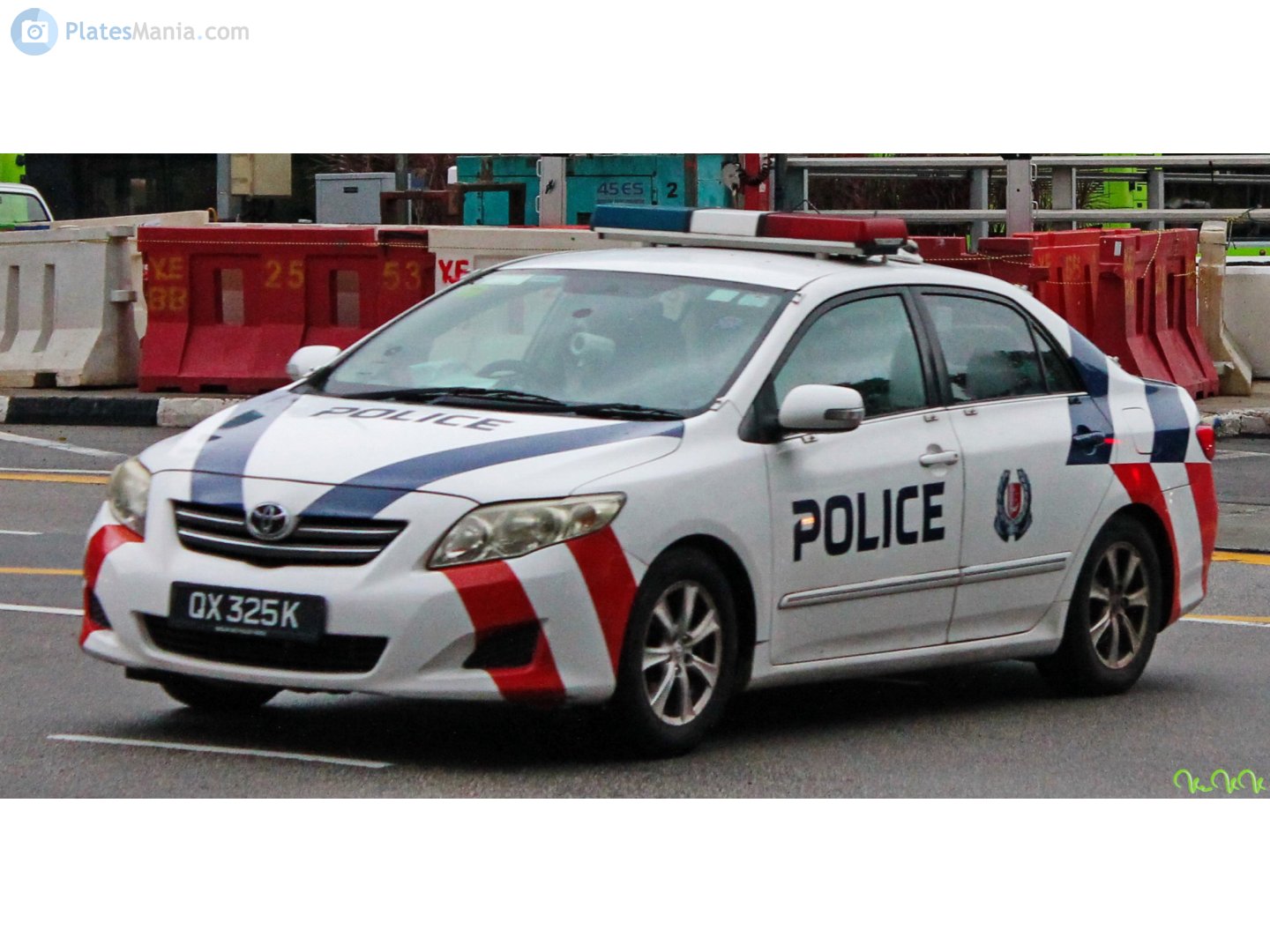 QX 325 K, Toyota Corolla 