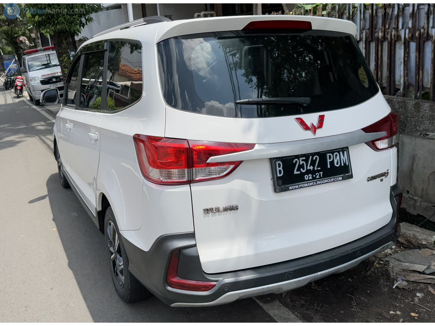 B 2542 POM, Wuling Confero 