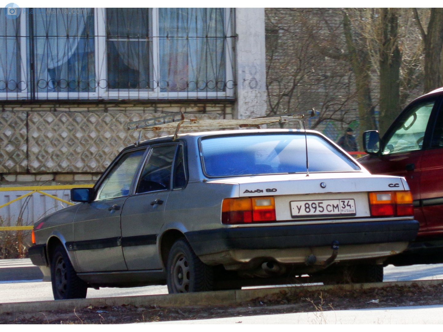у 895 см 34, Audi 80 2nd gen 4-door Sedan (B2/81/85), 1978–1986