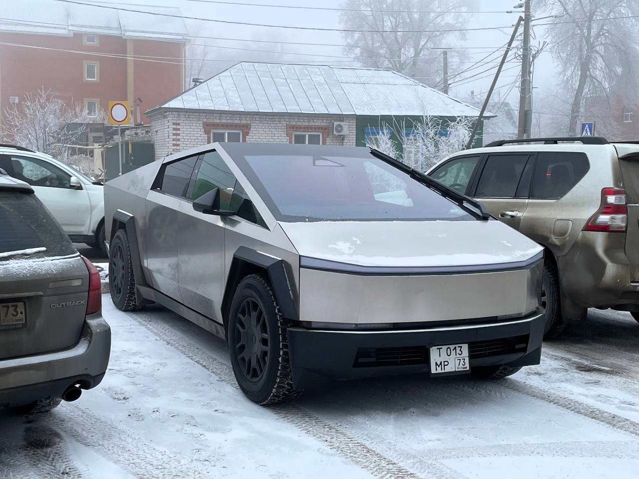 т 013 мр 73, Tesla Cybertruck 1st gen, 2023–