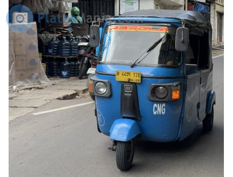 B 4451 TZE, Bajaj RE