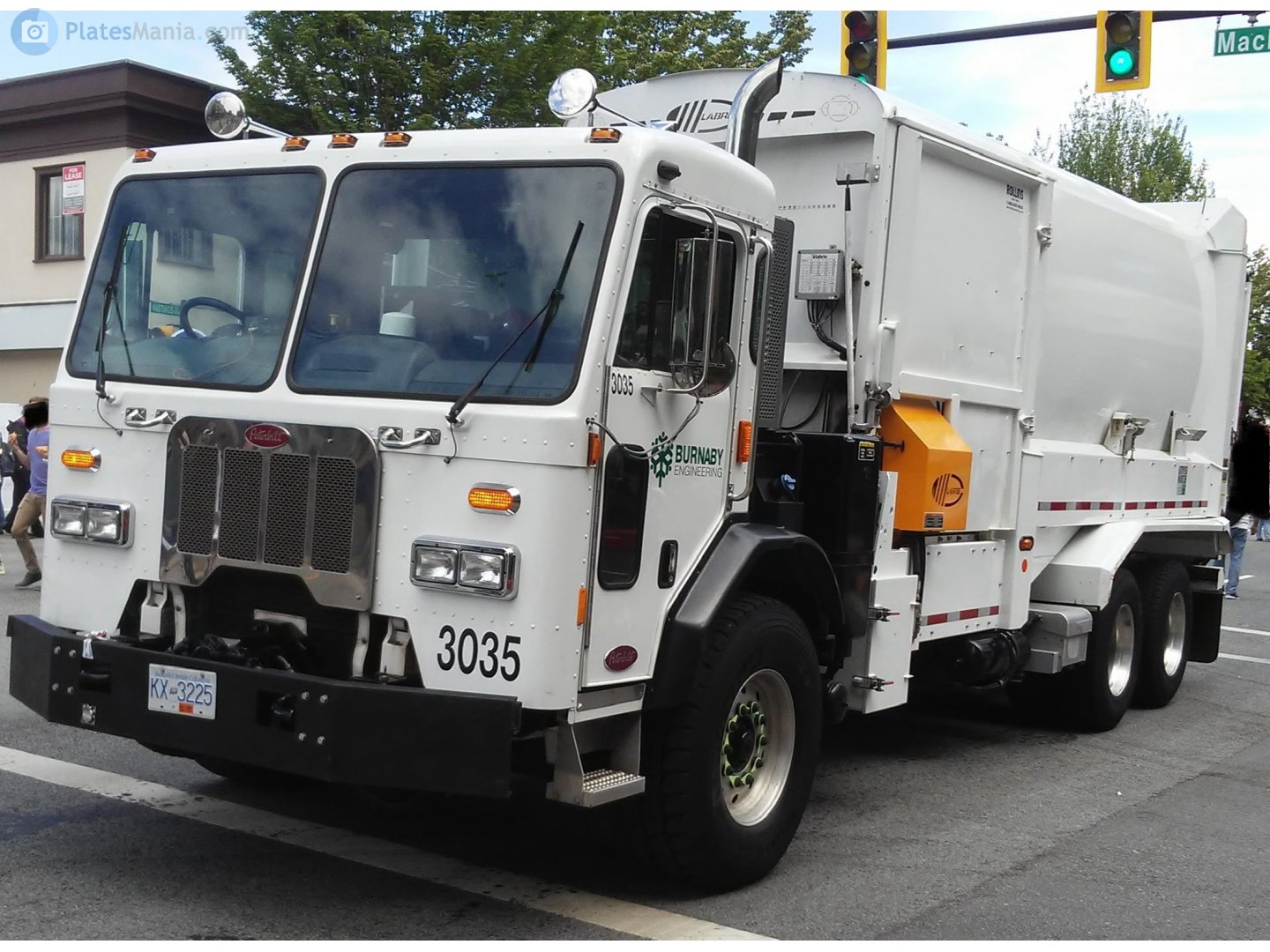 KX-3225, Peterbilt 320 