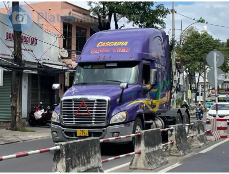 79C-131.24, Freightliner Cascadia