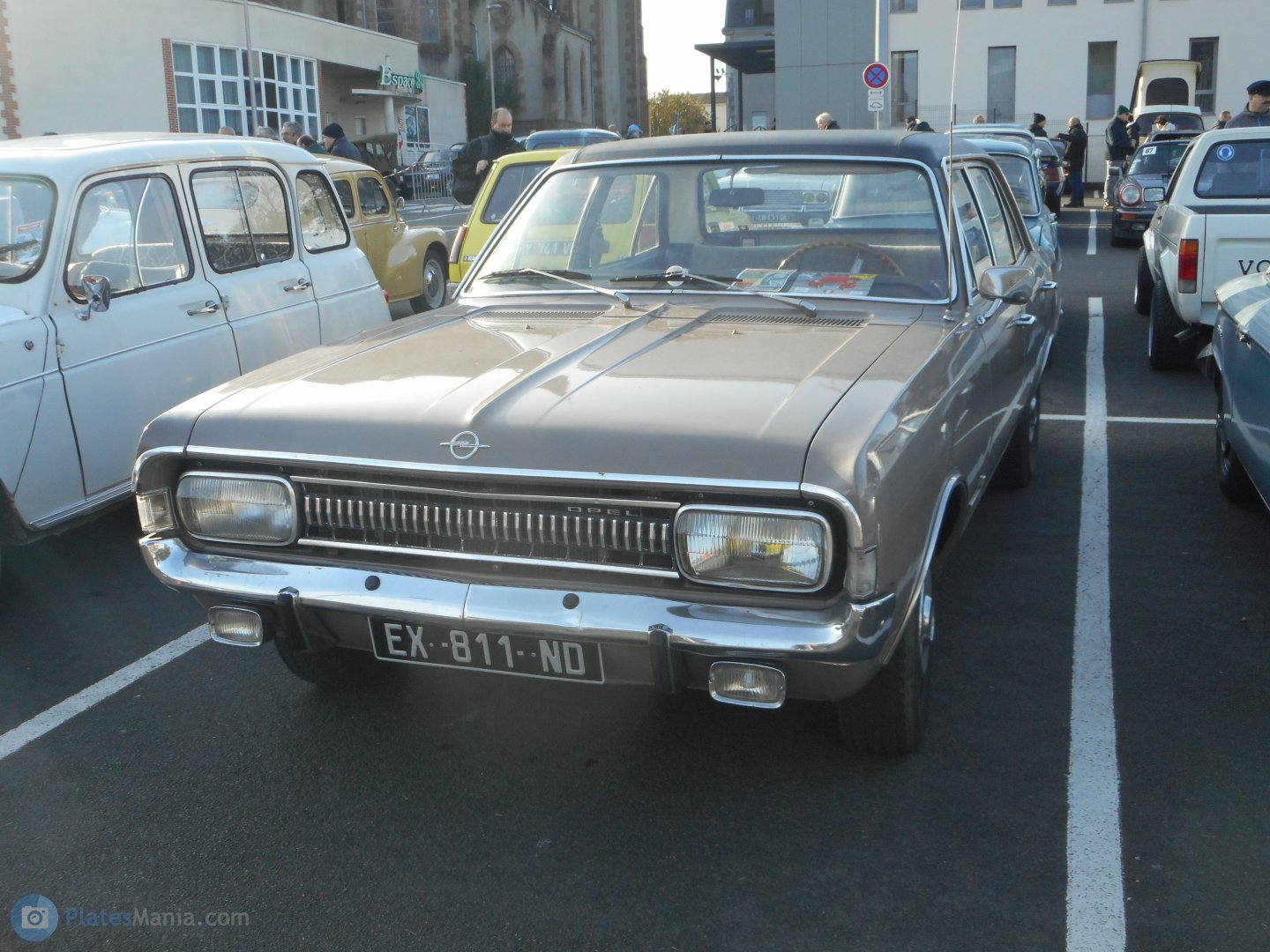 EX-811-ND, Opel Commodore 1st gen Sedan (A), 1967–1972