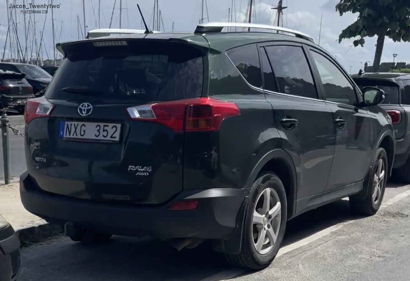 NXG 352, Toyota RAV4 4th gen (XA40), 2012–2015