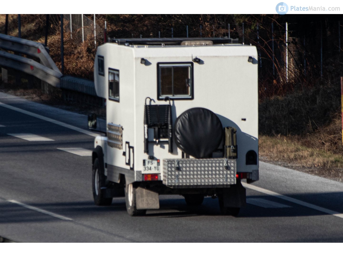 FS-334-YG, Land Rover Defender 1st gen 127