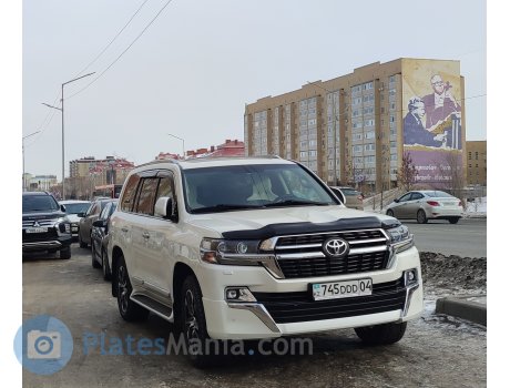 745 DDD 04, Toyota Land Cruiser