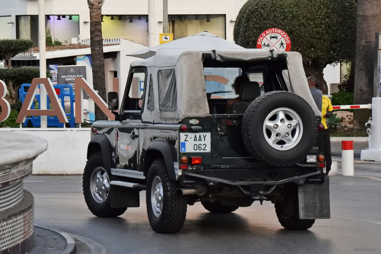 Z-AAY-062, Land Rover Defender 1st gen 90