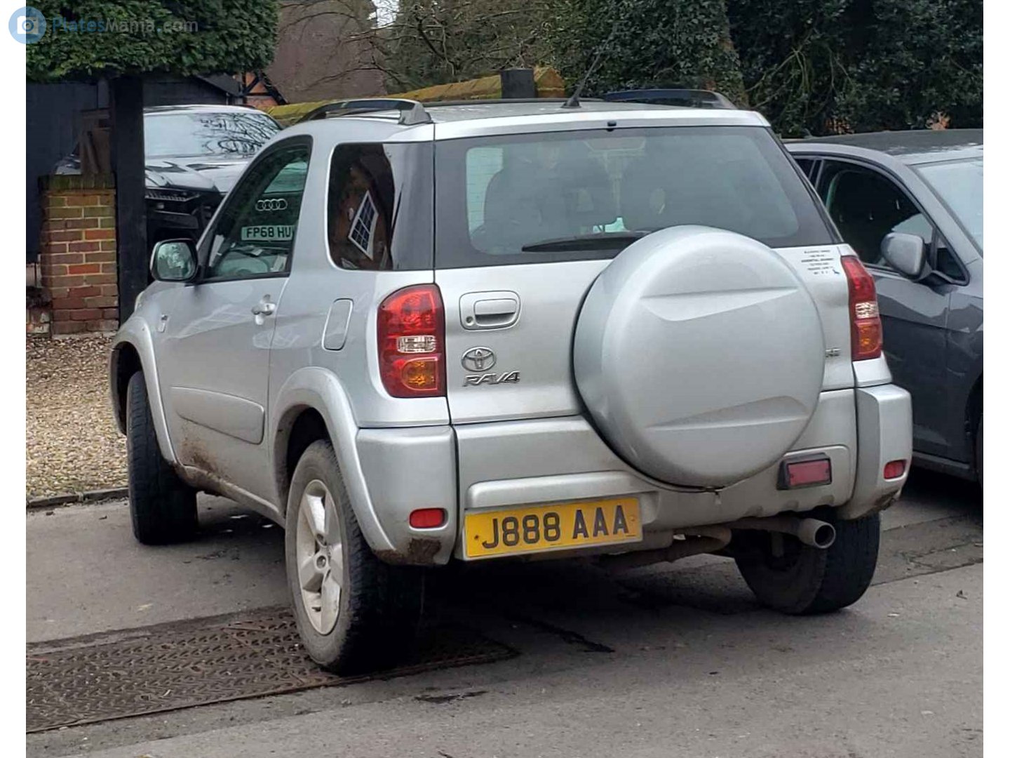 J888AAA, Toyota RAV4 2nd gen 3-door SUV (XA20), 2000–2005