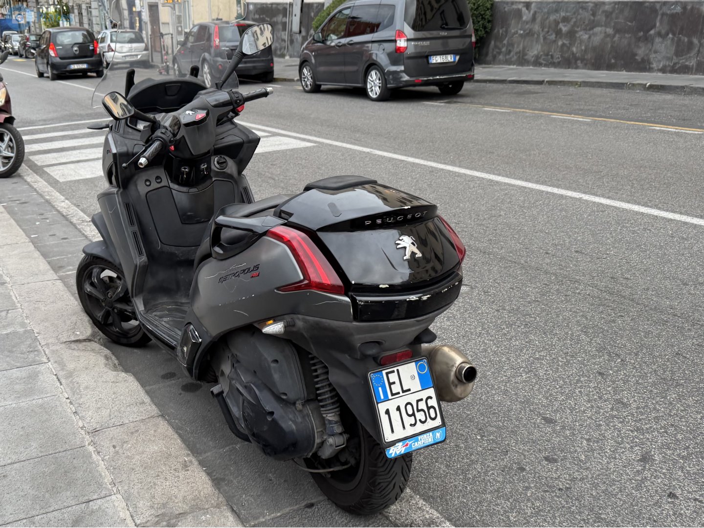 EL 11956, Peugeot Metropolis 