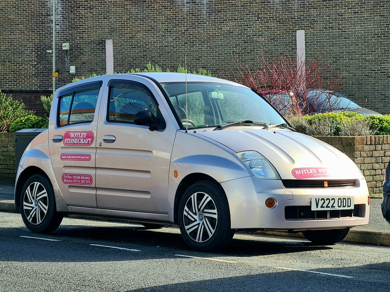 V222ODD, Toyota Will Vi 1st gen (NCP19), 2000–2001