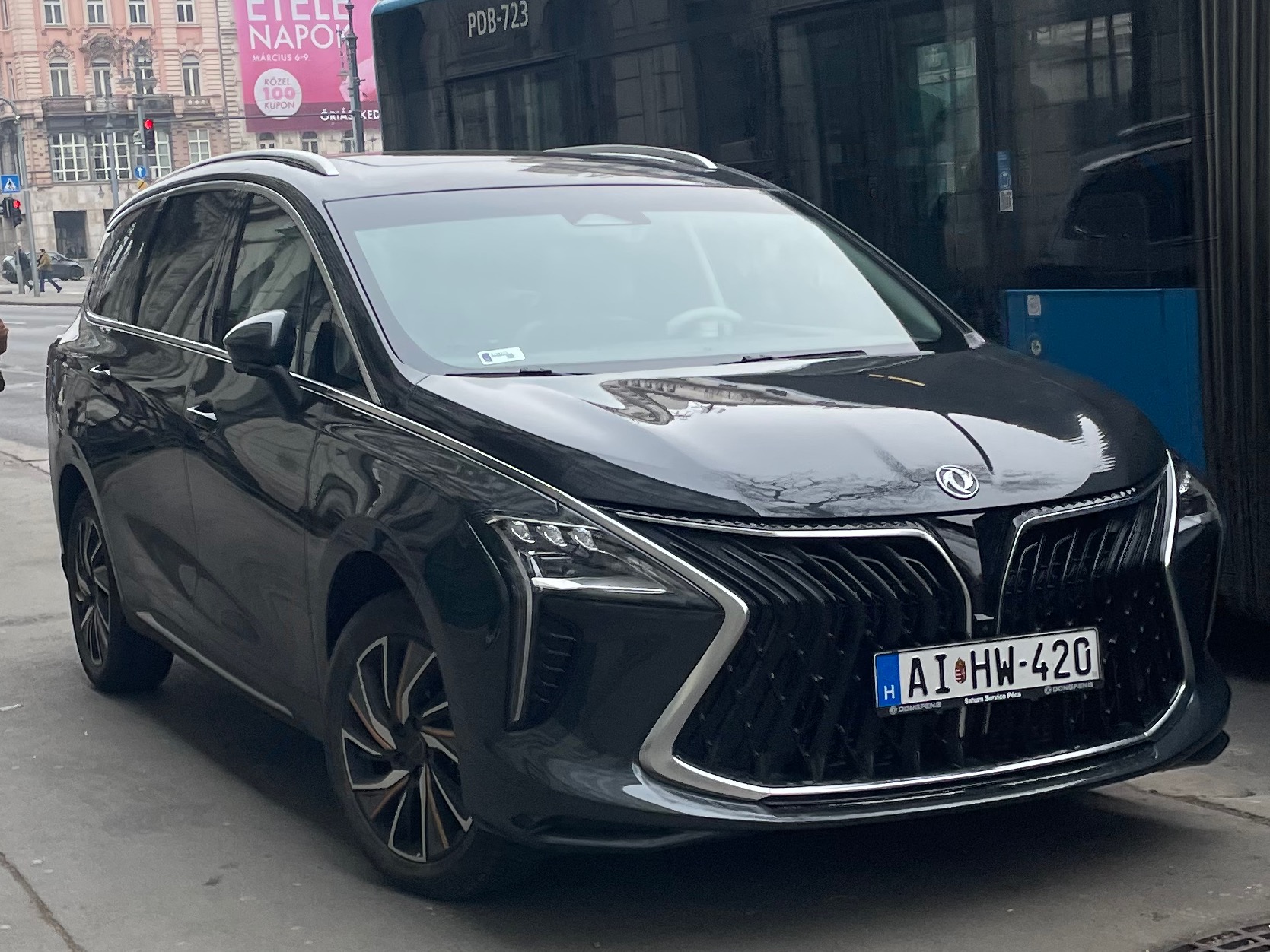 AI HW-420, Forthing (Fengxing) U-Tour/Yacht (Youting) 