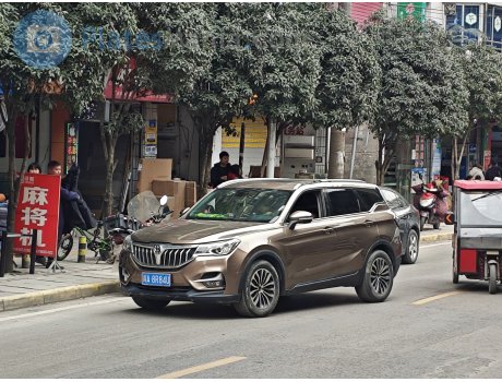 川A·8R84U, Brilliance (Huachen Zhonghua) V6