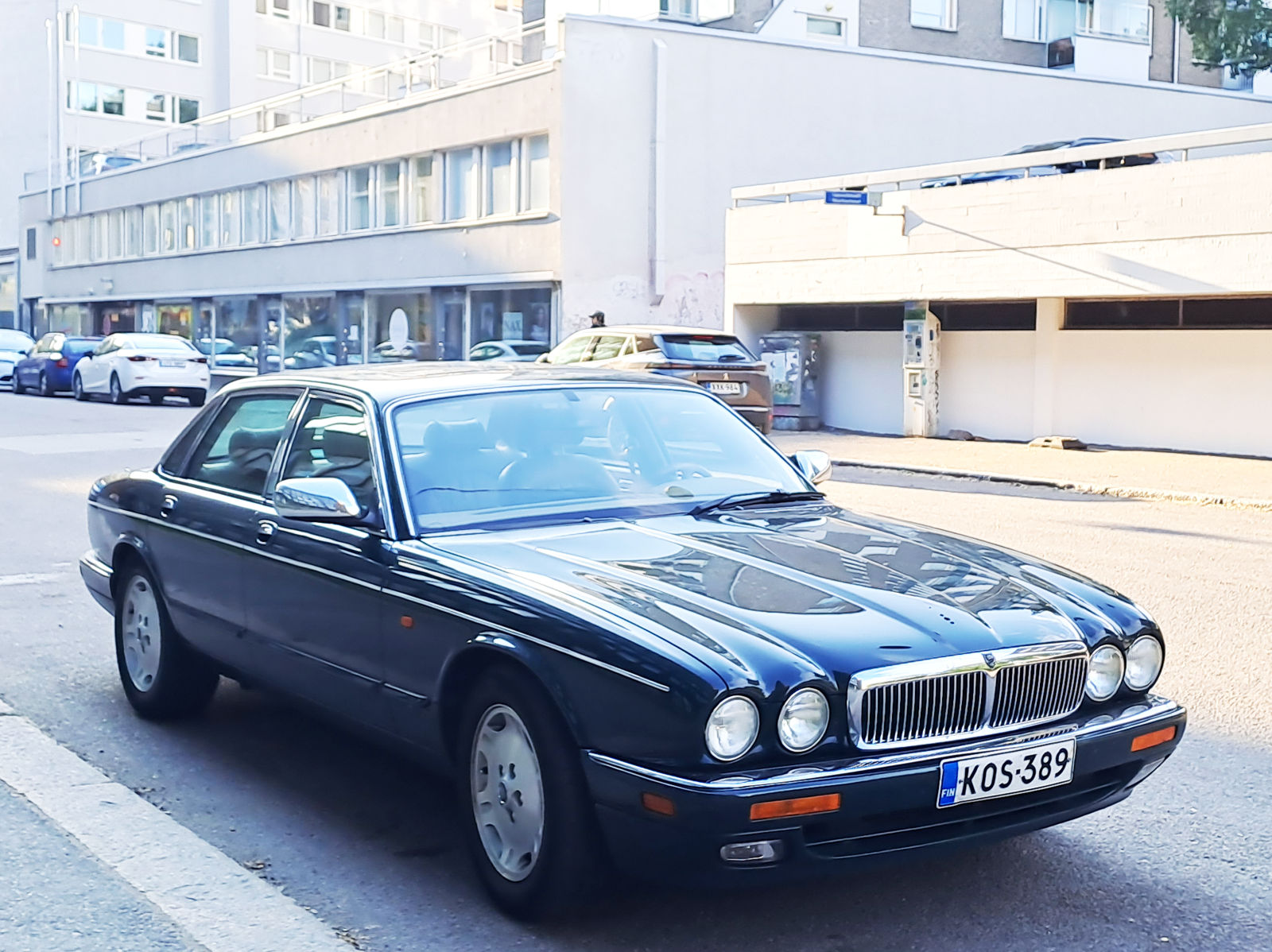 KOS-389, Jaguar XJ 3rd gen (X300/X305), 1994–1997