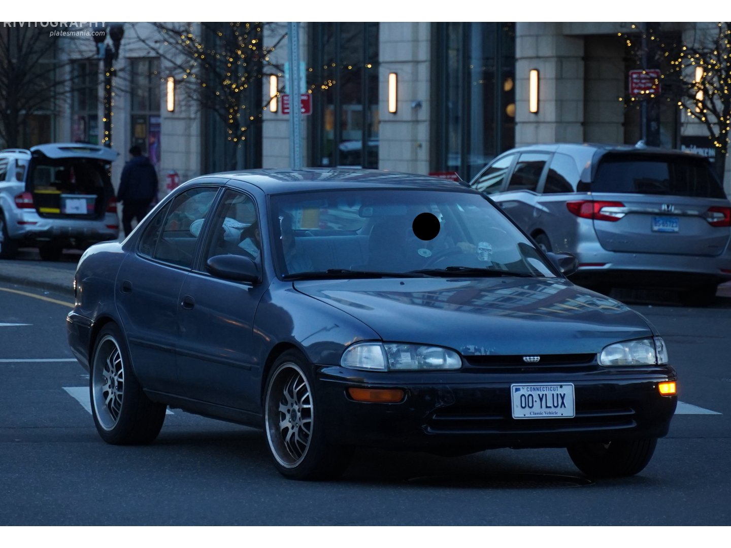 00-YLUX, Geo Prizm 1st gen Sedan (E90), 1990–1992