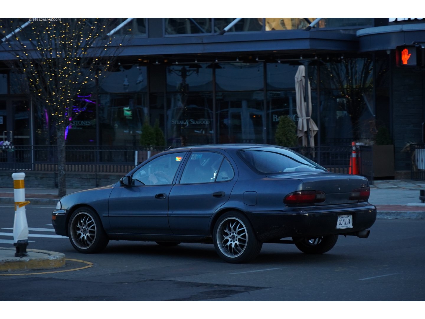00-YLUX, Geo Prizm 2nd gen Sedan (E100), 1993–1997