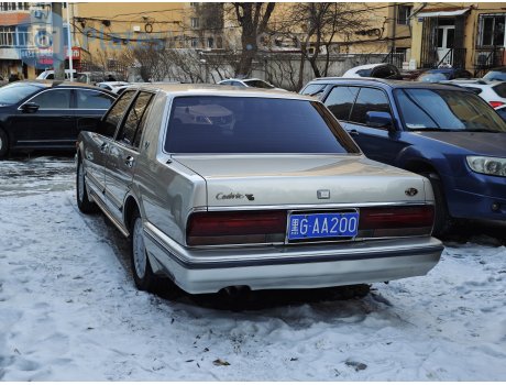 黑G·AA200, Nissan Cedric