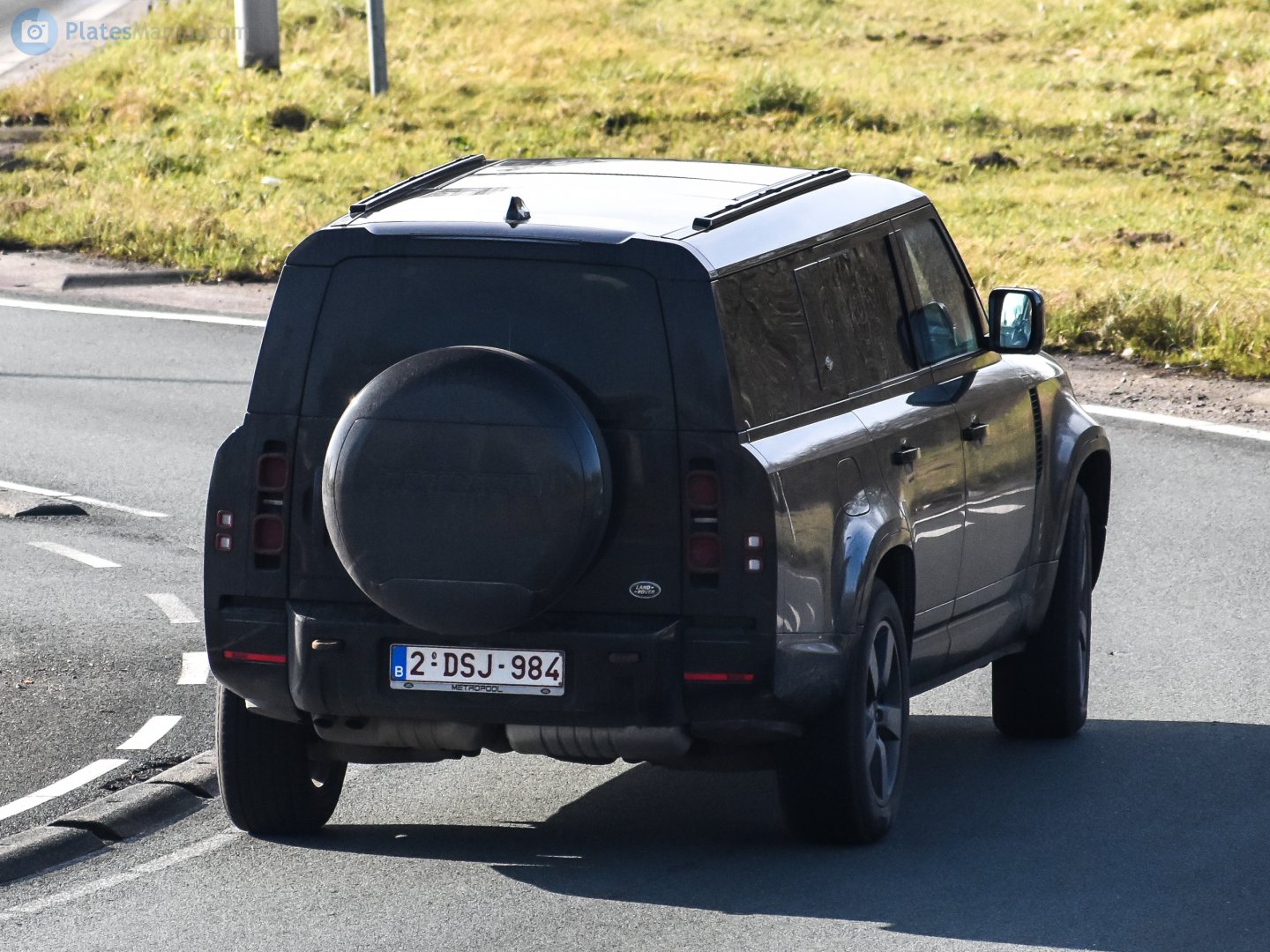 2-DSJ-984, Land Rover Defender 2nd gen 130