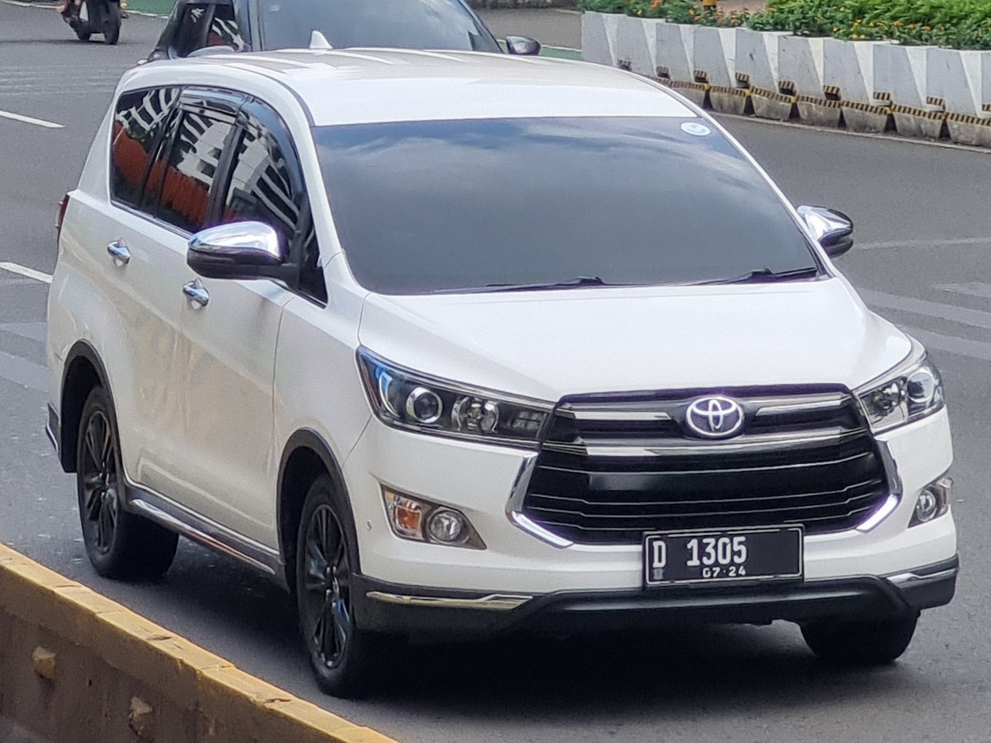 D 1305, Toyota Innova 2nd gen Kijang Innova (AN140), 2015–2022