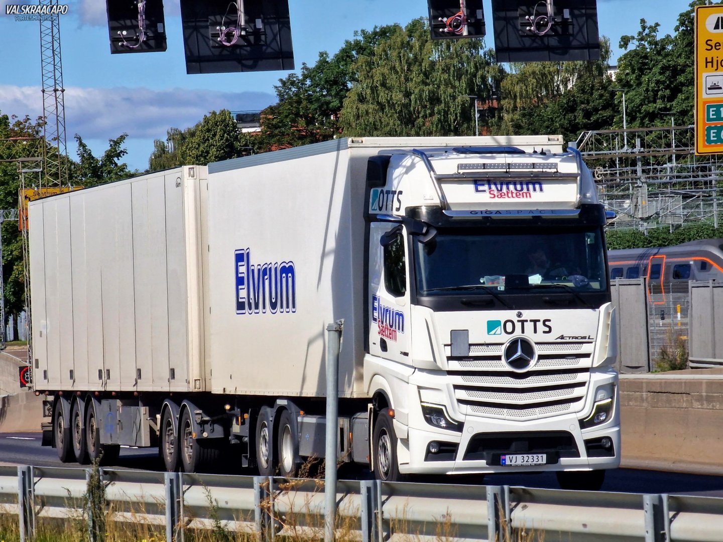 VJ 32331, Mercedes-Benz Actros 2nd gen (MP2/MP3), 2002–2020