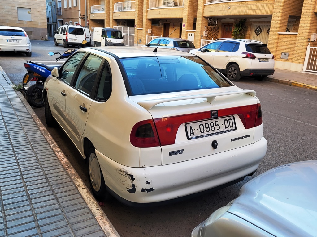 A 0985 DD, SEAT Córdoba 1st gen Sedan (6K1), 1993–1999