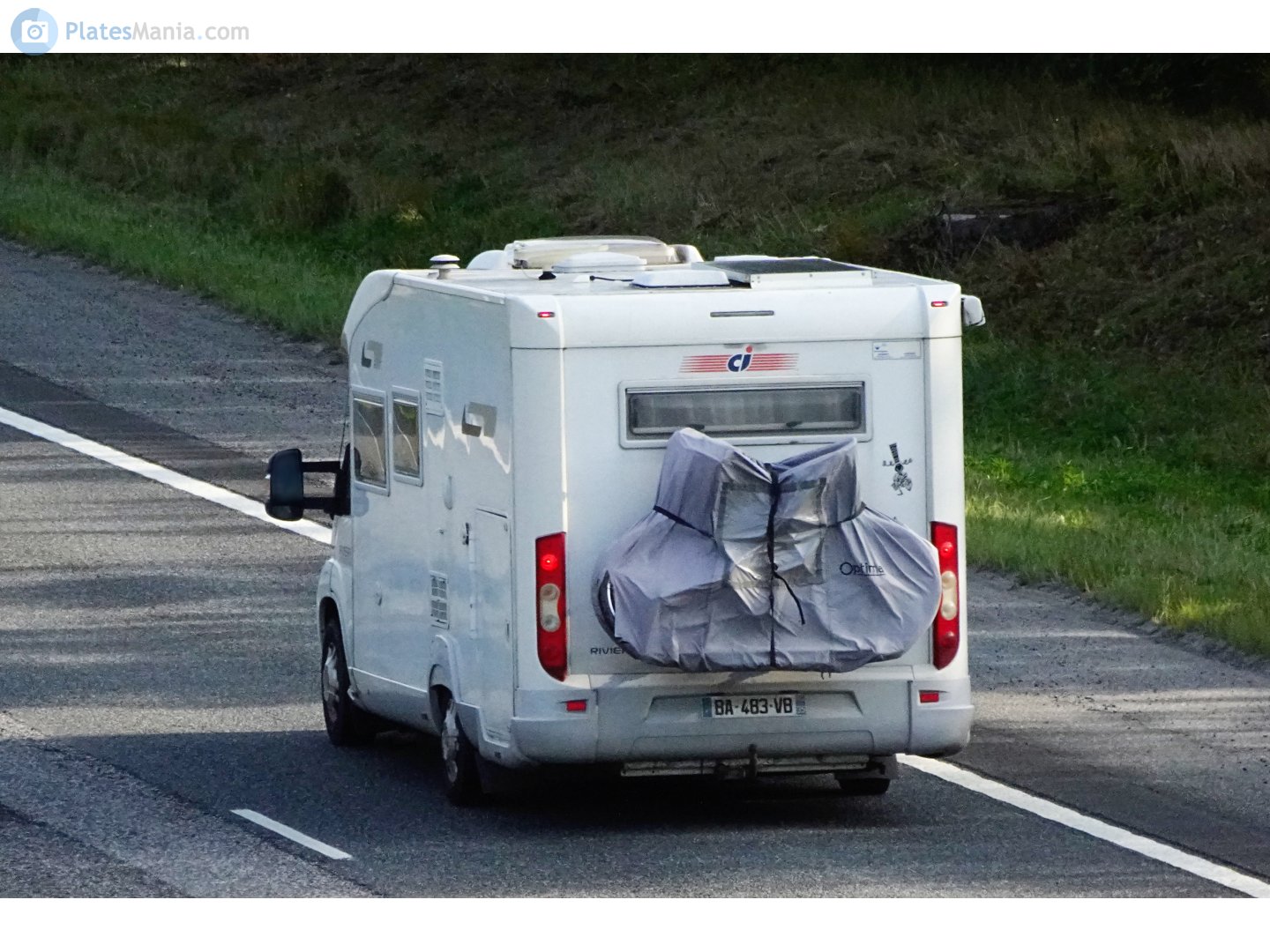 BA-483-VB, Caravans International Riviera 