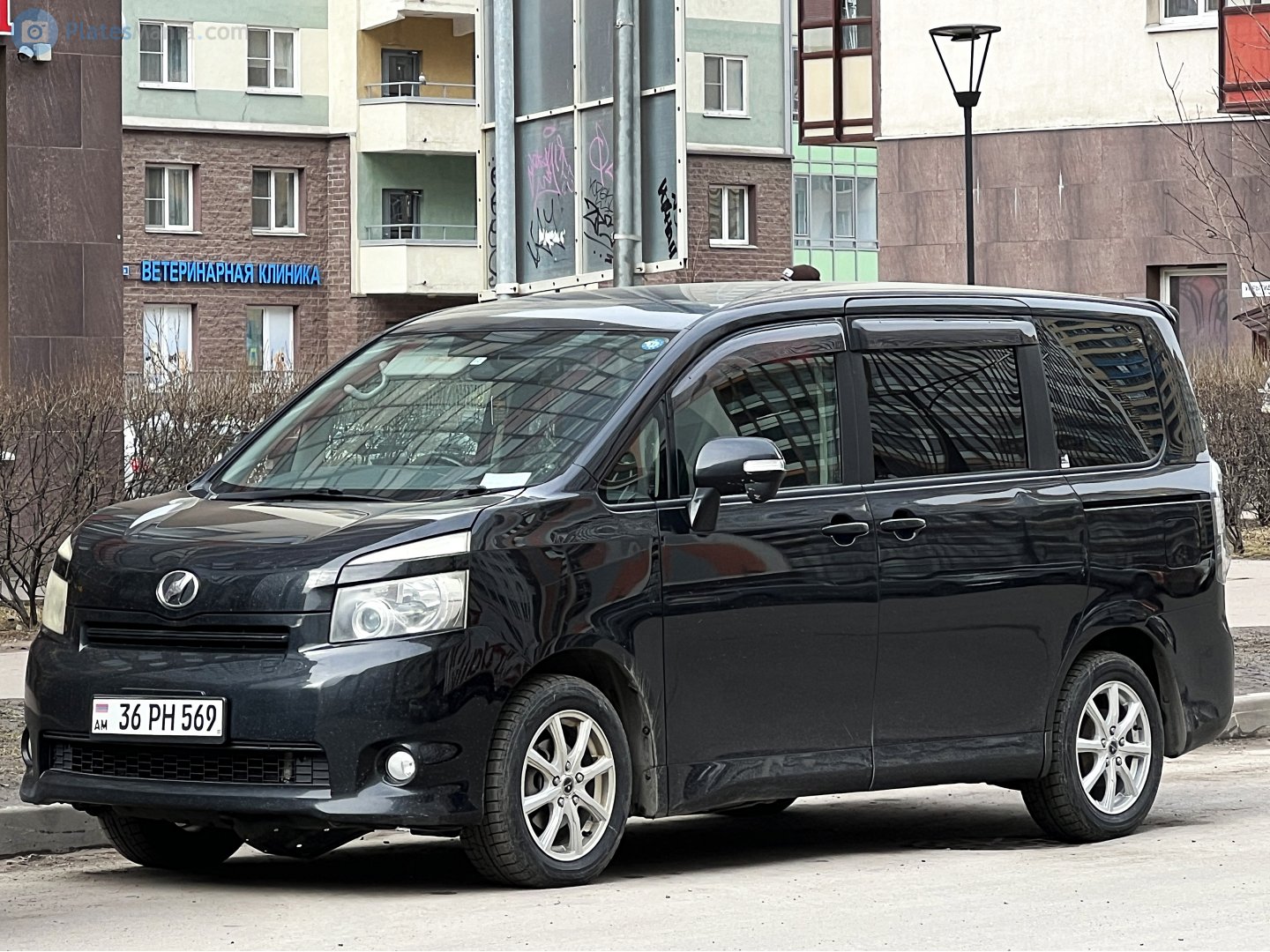 36 PH 569, Toyota Voxy 2nd gen (R70), 2007–2014