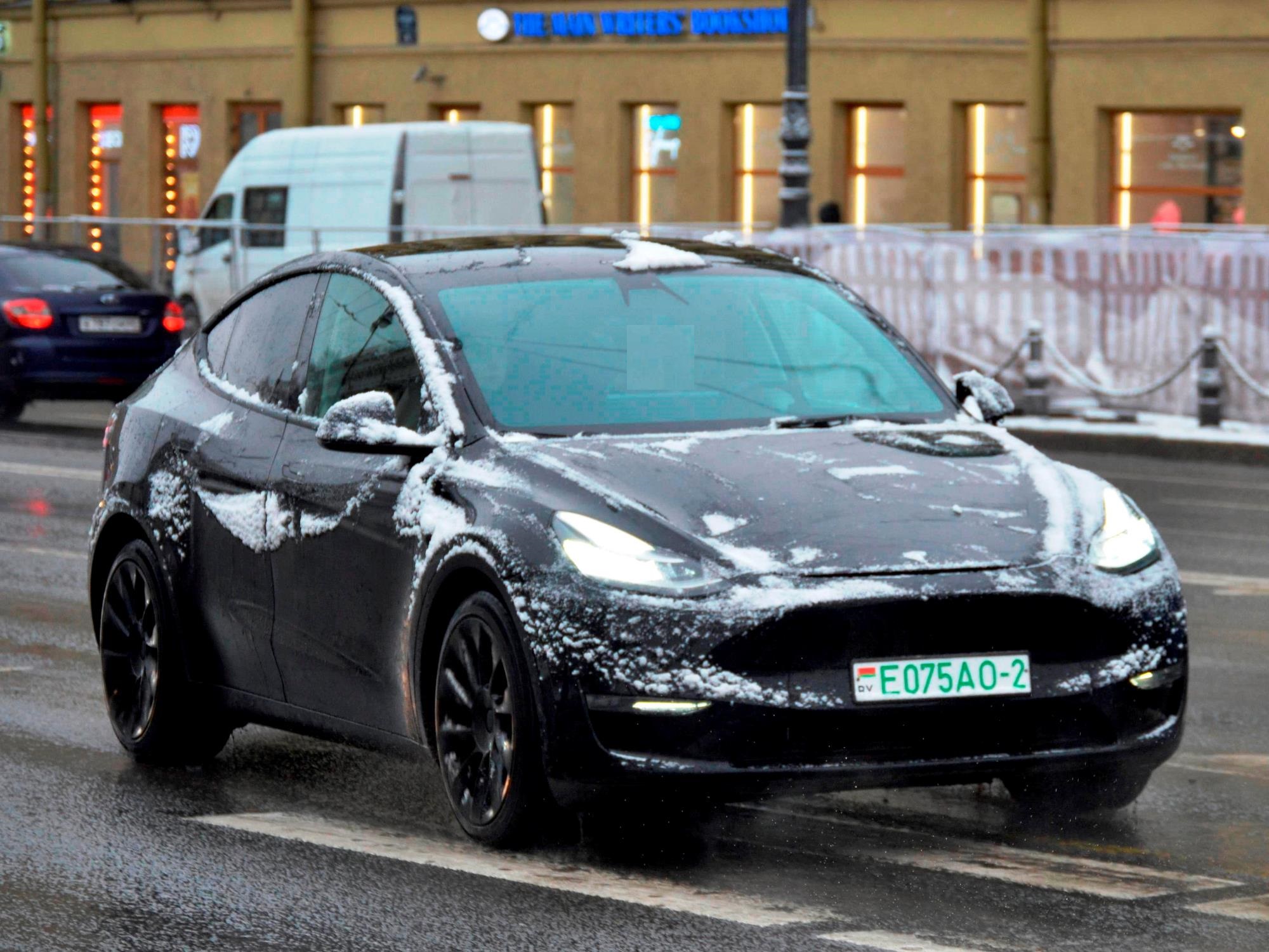 E075 AO-2, Tesla Model Y 1st gen (5YJY), 2020–2025