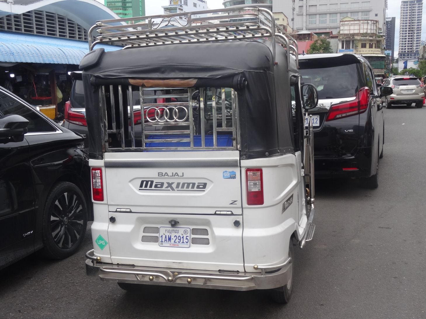 1AM-2915, Bajaj Maxima 