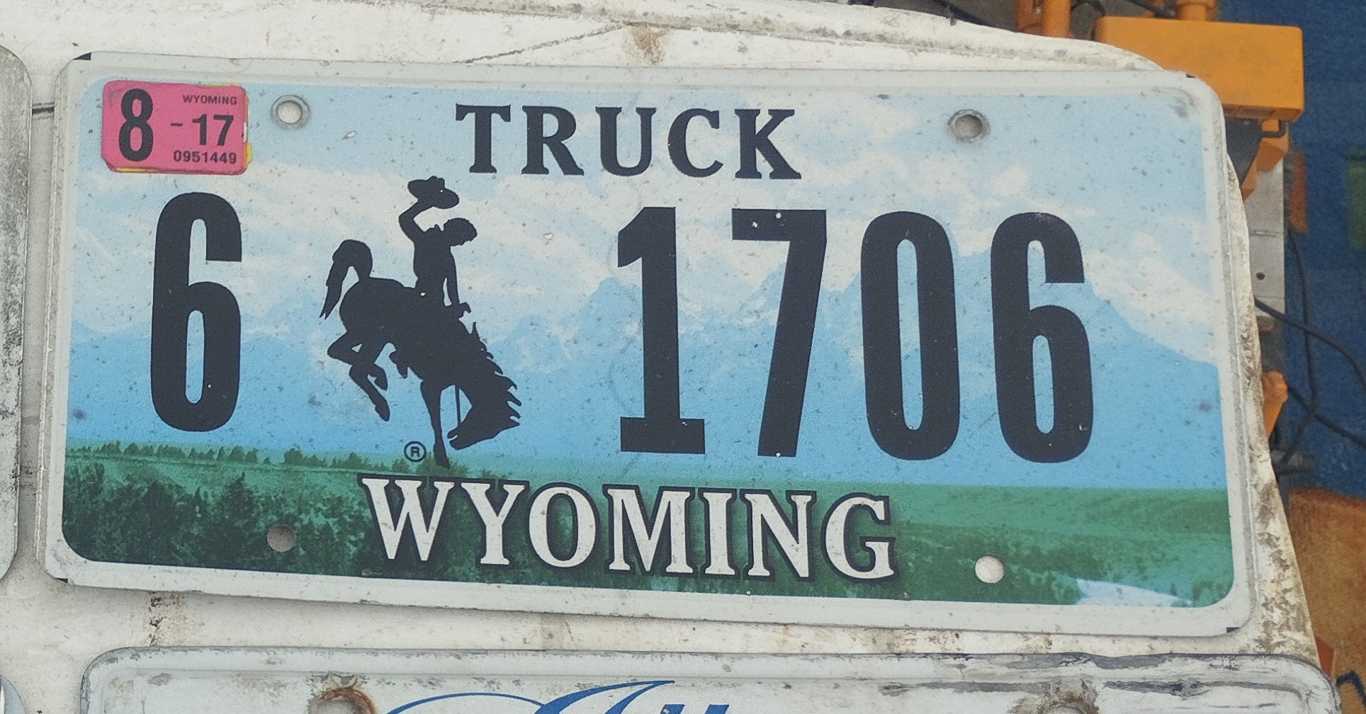 6 1706, License plate without vehicle 