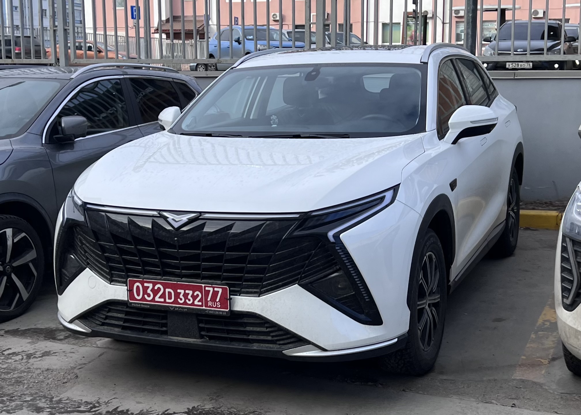 032 D 332 77, Kaiyi Kunlun / X7 