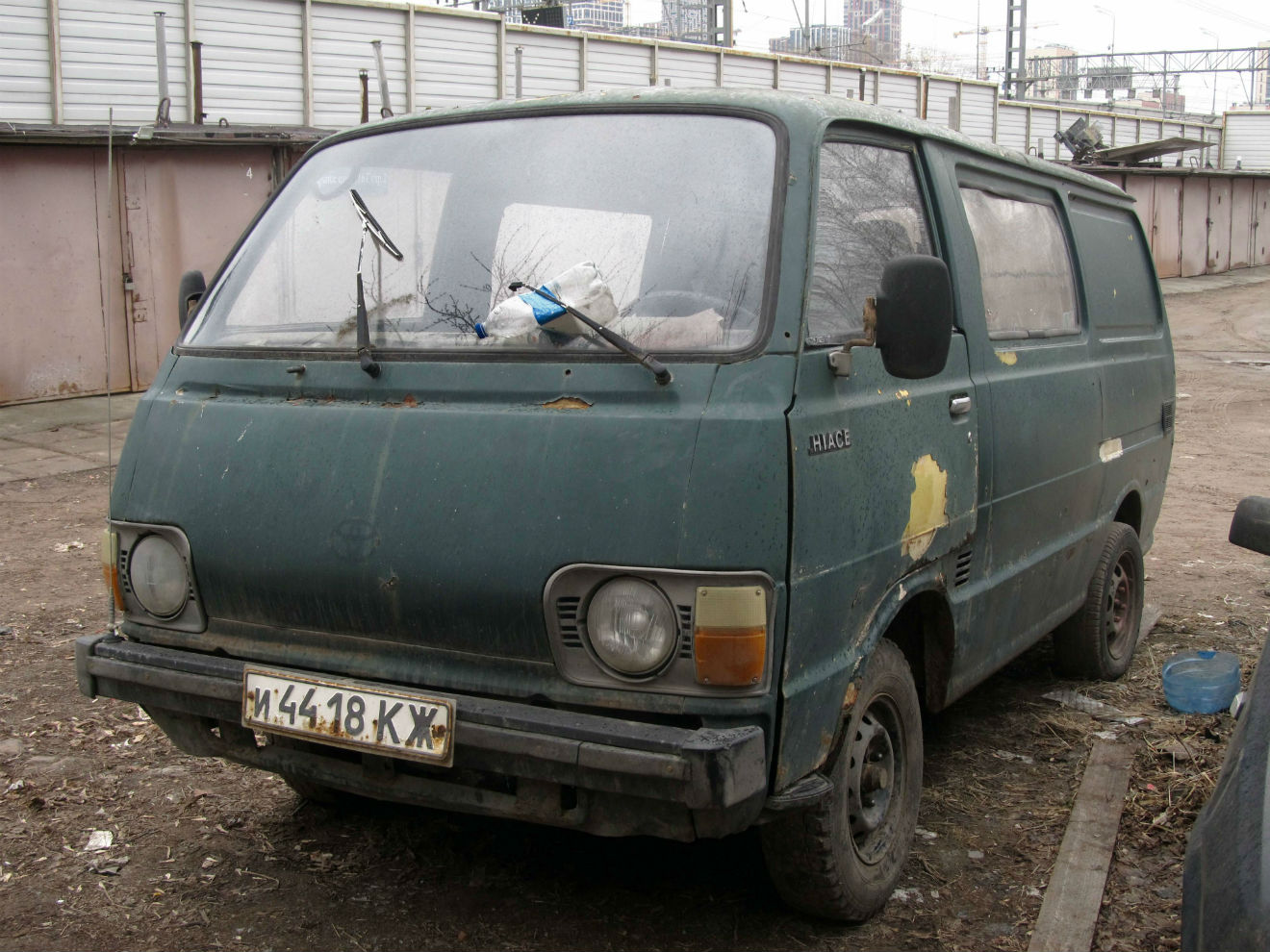 и 4418 КЖ, Toyota HiAce 2nd gen Van (H20–H40), 1977–1982
