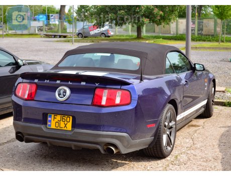 FJ60 OLX, Ford Mustang