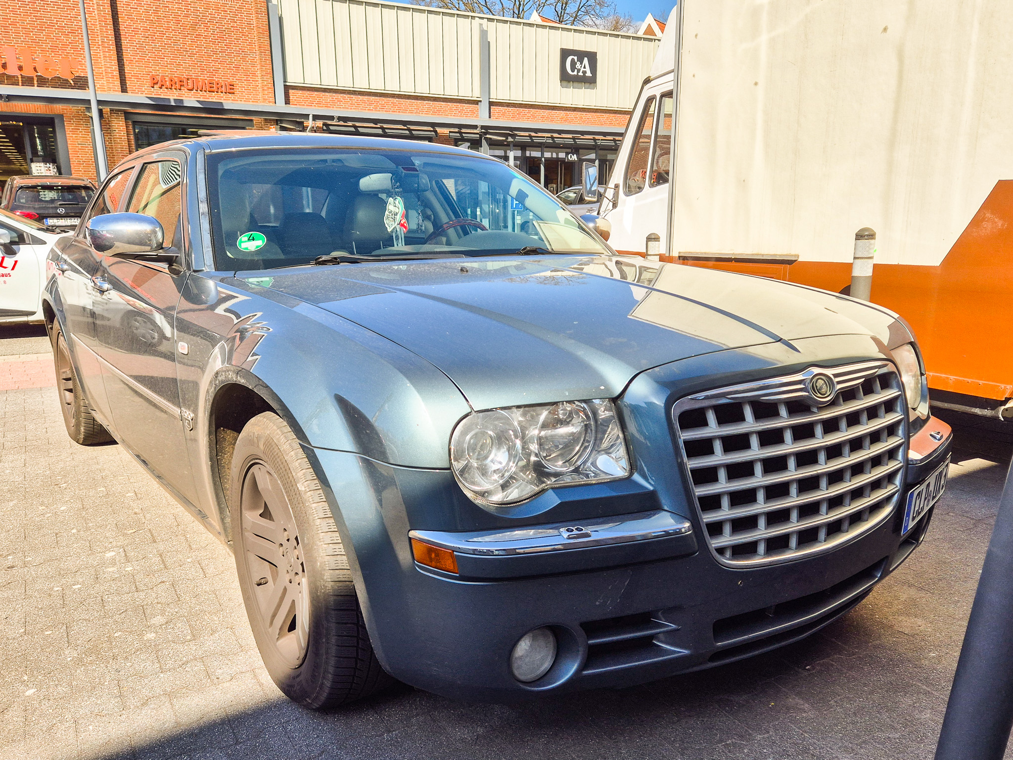 CLP UX 3, Chrysler 300/300C 1st gen Sedan (LX), 2004–2010