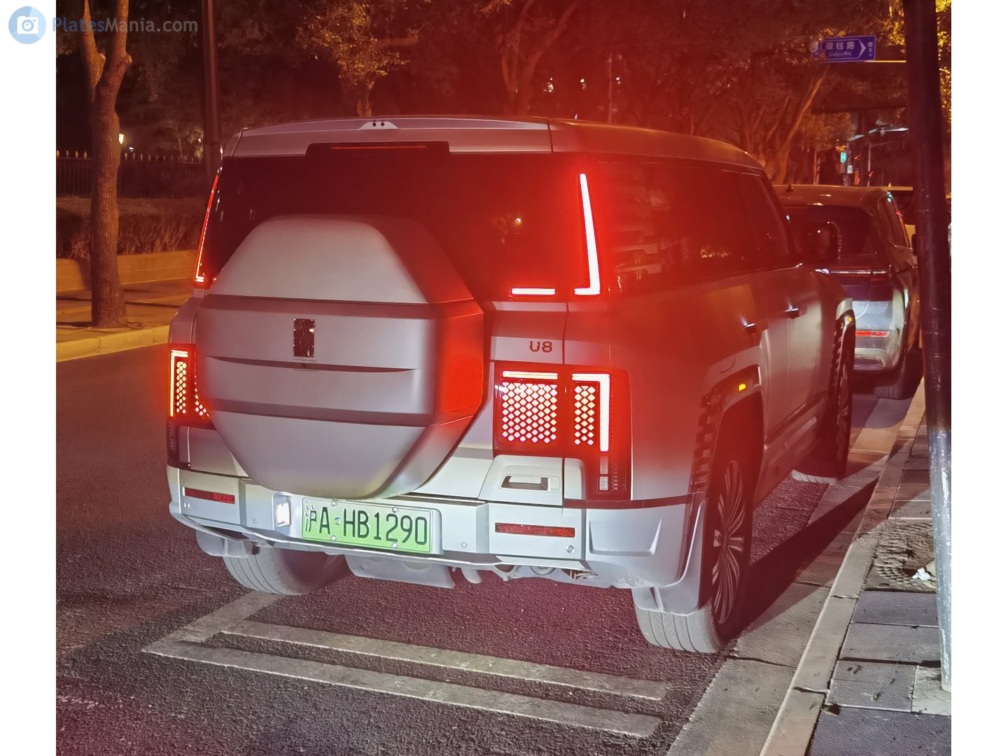 沪A·HB1290, Yangwang U8 1st gen, 2023–