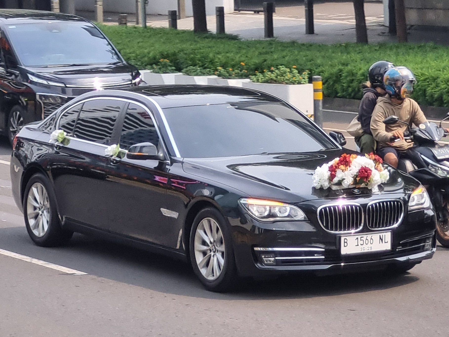 B 1566 NL, BMW 7 Series 5th gen (F01–F04), 2008–2015