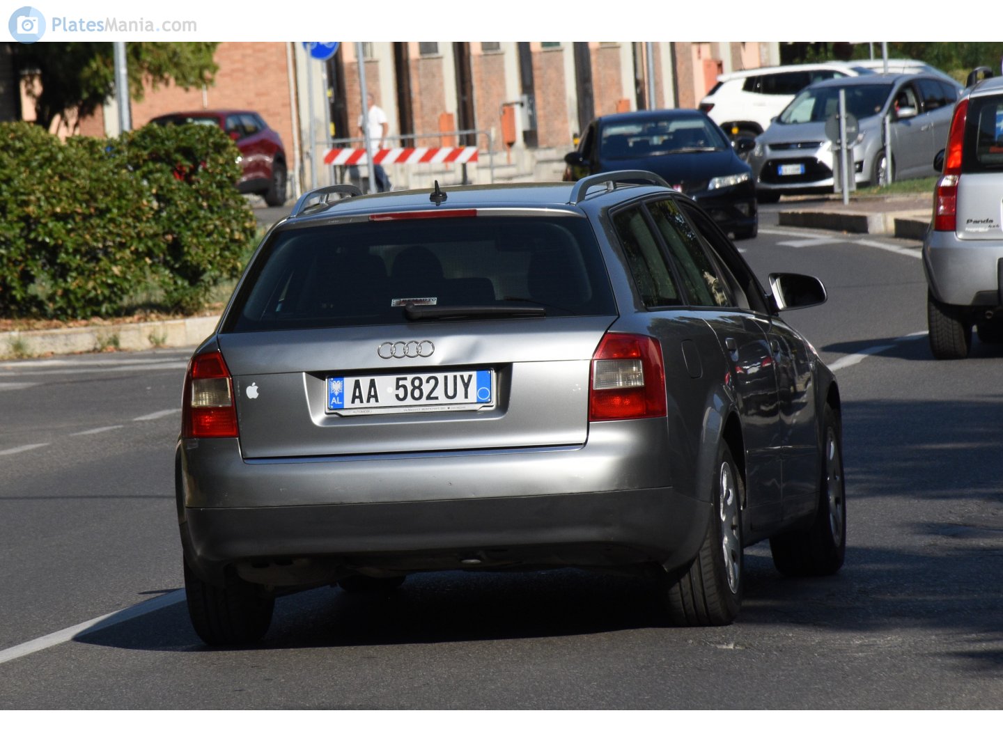 AA 528 UY, Audi A4 2nd gen Avant (B6/8E5), 2001–2004