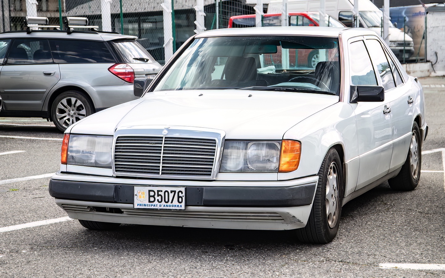 B 5076, Mercedes-Benz E-Klasse 1st gen Sedan (W124), 1984­–1995