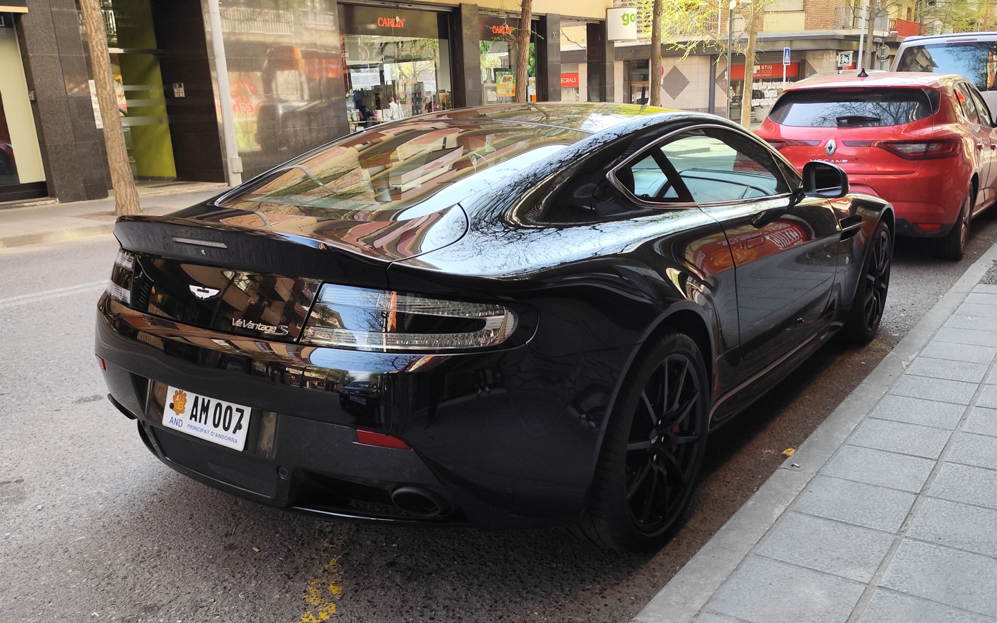 AM 007, Aston Martin V12 Vantage 