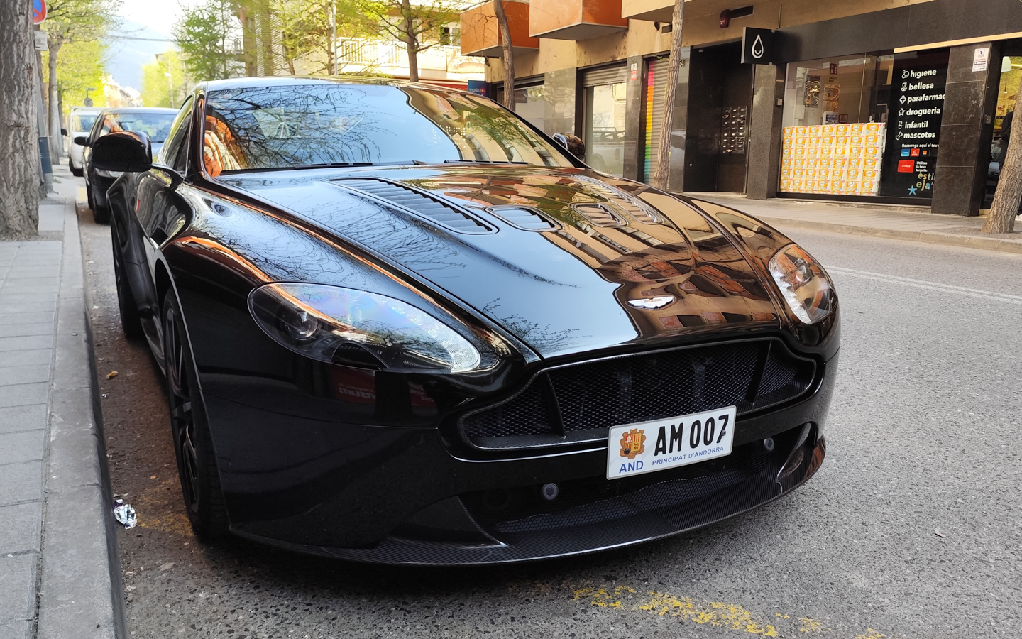 AM 007, Aston Martin V12 Vantage 