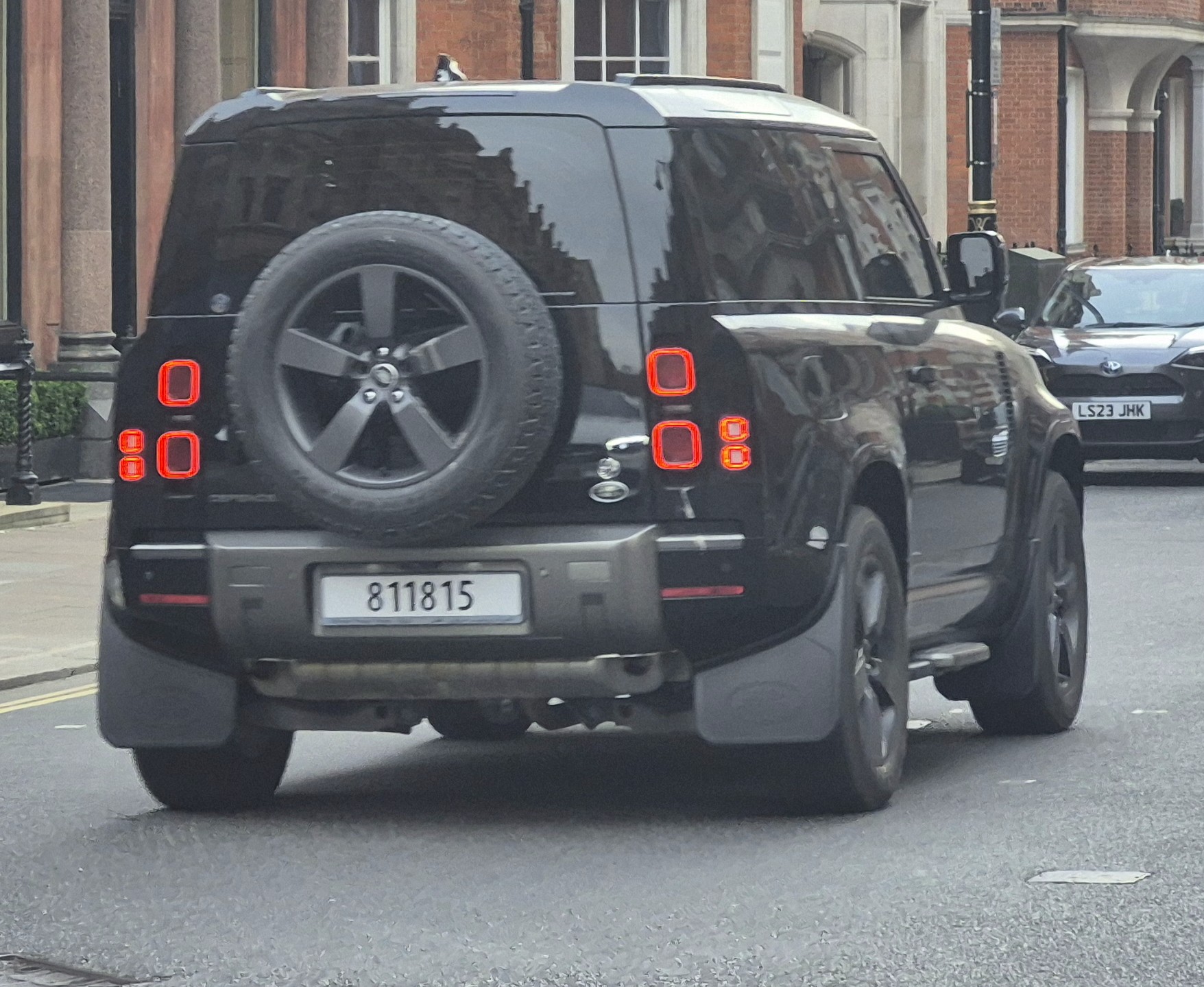 811815, Land Rover Defender 2nd gen 90
