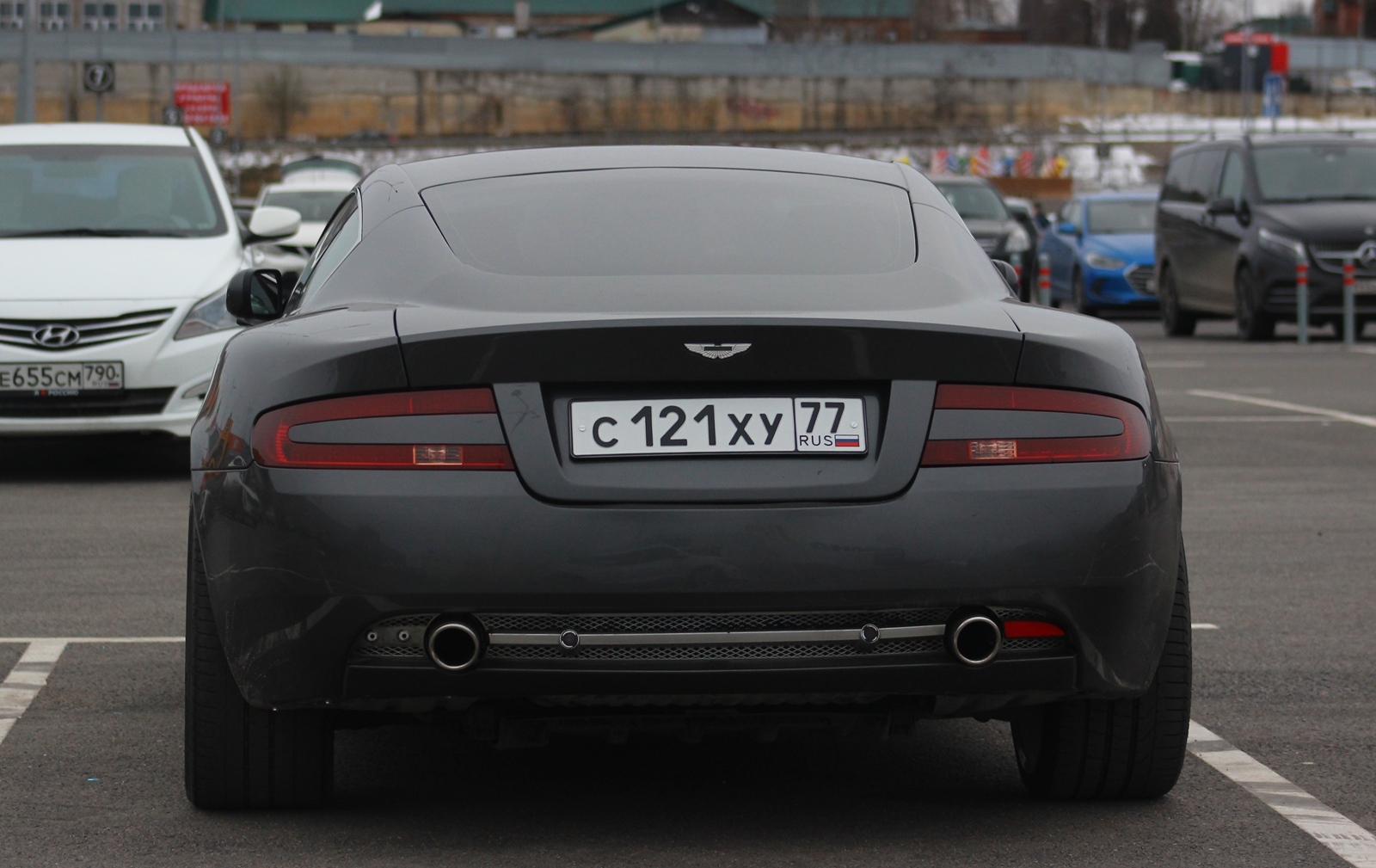 с 121 ху 77, Aston Martin DB9 