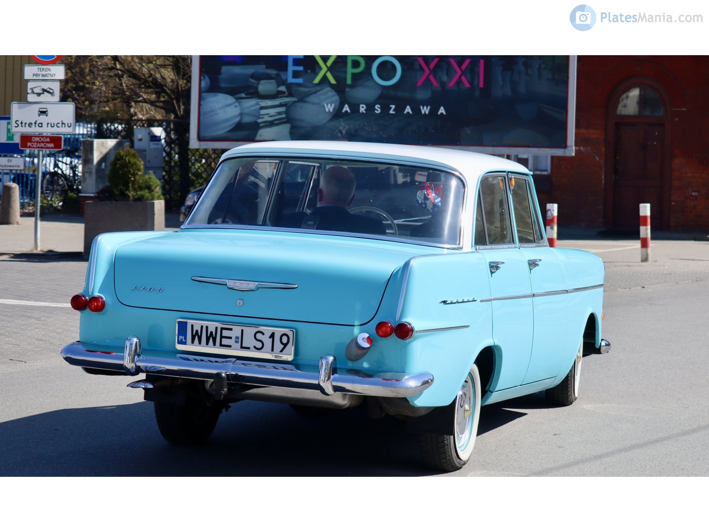 WWE LS19, Opel Rekord 4-door Sedan (P2), 1960–1963